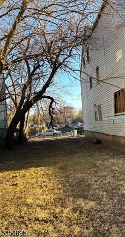 24 Bergen St, Paterson City, NJ 07522