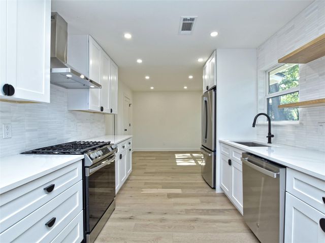 5903 Gateshead DR, Austin, TX 78745