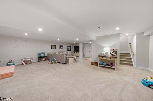 15 Esposito Ln, Roxbury Twp., NJ 07850