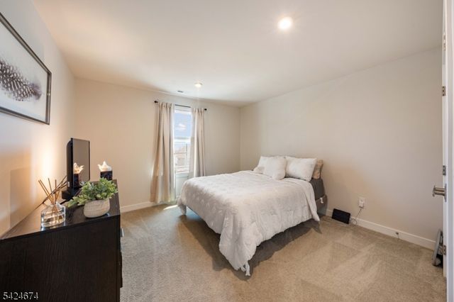 15 Esposito Ln, Roxbury Twp., NJ 07850