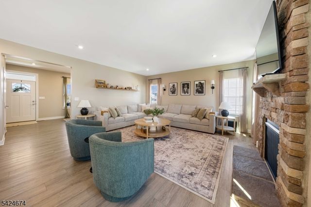 15 Esposito Ln, Roxbury Twp., NJ 07850