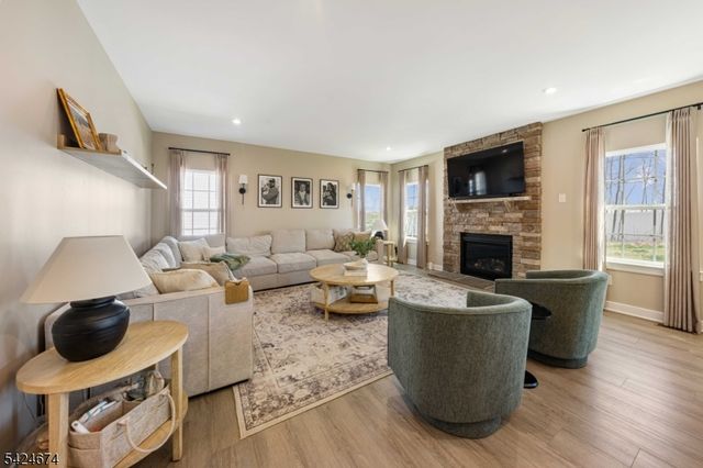 15 Esposito Ln, Roxbury Twp., NJ 07850