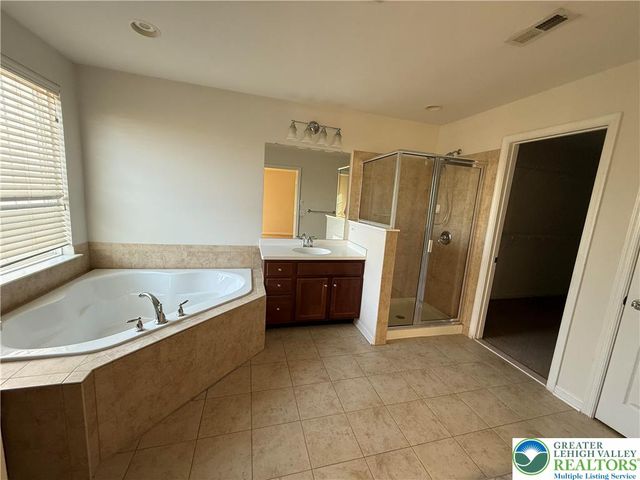 1805 Hemming Way, South Whitehall Twp, PA 18069