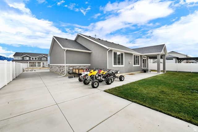 7494 S WOOD FARMS DR, West Jordan, UT 84084