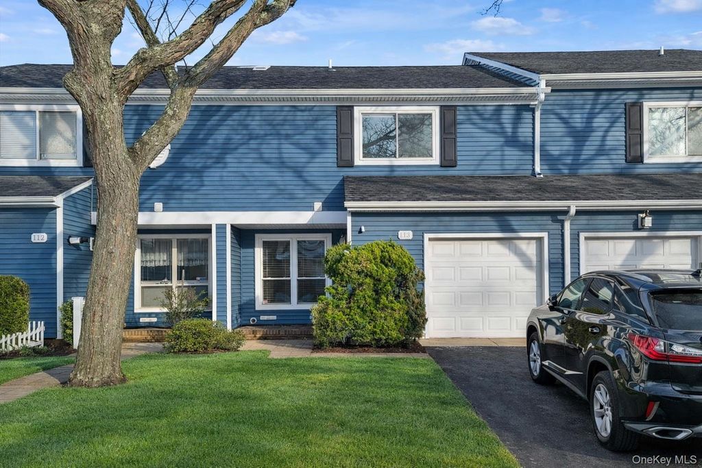 100 Baker Court 113, Island Park, NY 11558