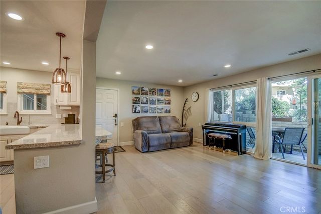 805 Ronda Mendoza B, Laguna Woods, CA 92637