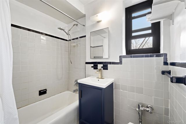 73-11 Bell Boulevard 2C, Oakland Gardens, NY 11364