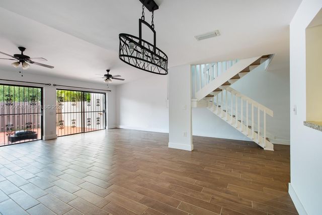 10520 SW 75th Ln, Miami, FL 33173