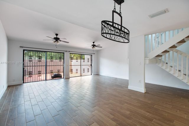 10520 SW 75th Ln, Miami, FL 33173