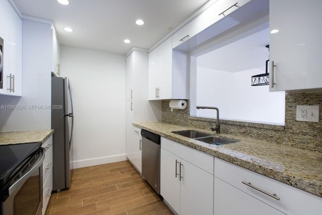 10520 SW 75th Ln, Miami, FL 33173