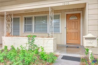 1010 E Humphreys Street, Seguin, TX 78155