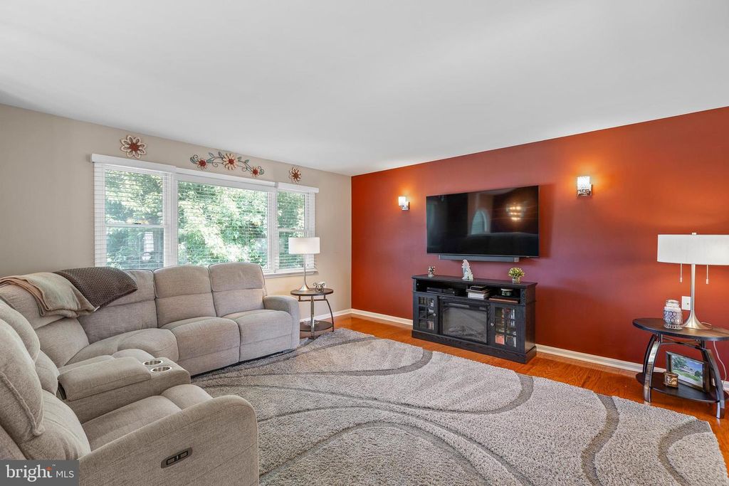 677 MEETINGHOUSE RD, UPPER CHICHESTER, PA 19061 — photo 2