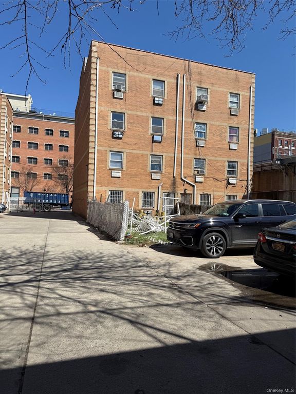 9318 170th Street, Jamaica, NY 11433 — photo 2
