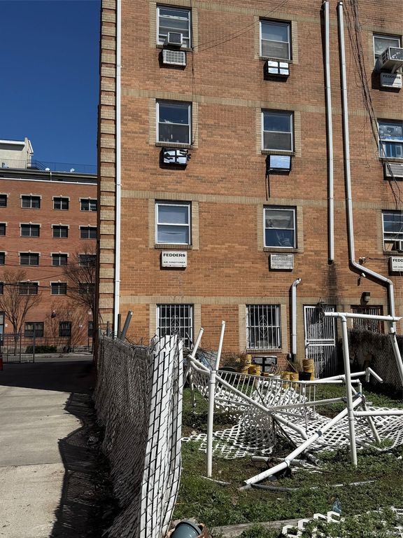 9318 170th Street, Jamaica, NY 11433 — photo 3