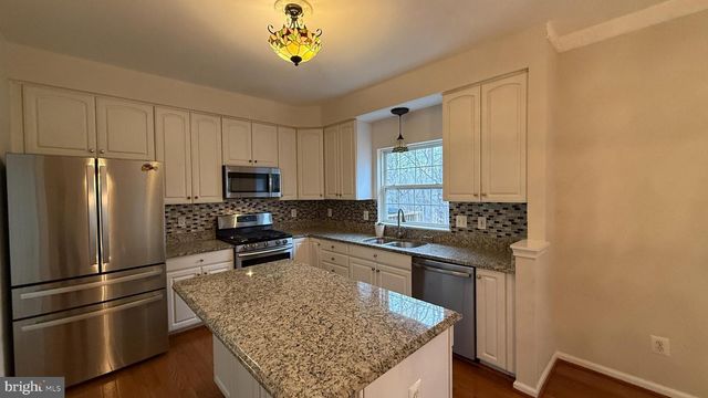 2570 SYLVAN MOOR LN, Woodbridge, VA 22191