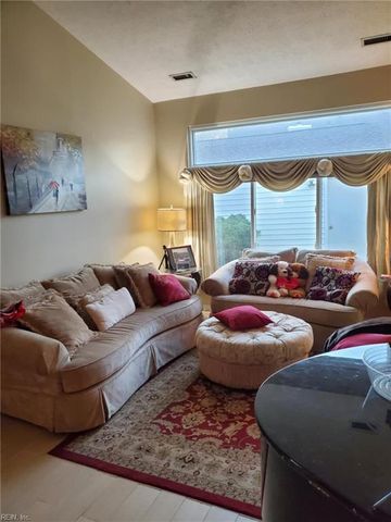 425 Truxtun CT, Newport News, VA 23608