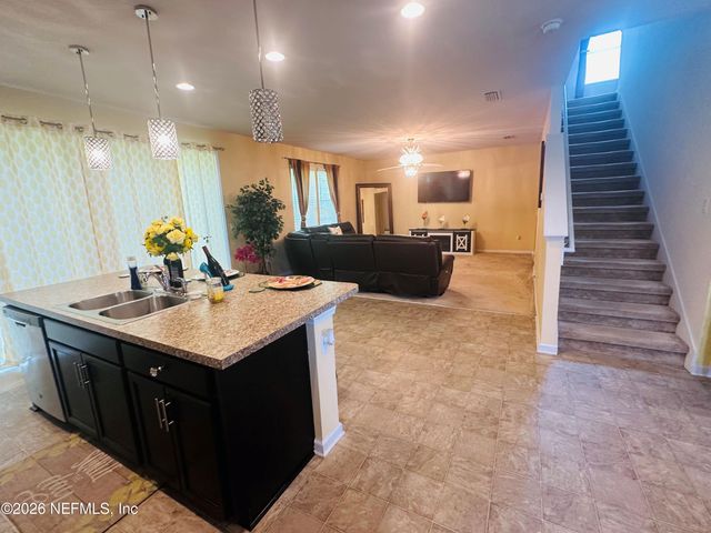 12573 GREEN MEADOW Drive, Jacksonville, FL 32218