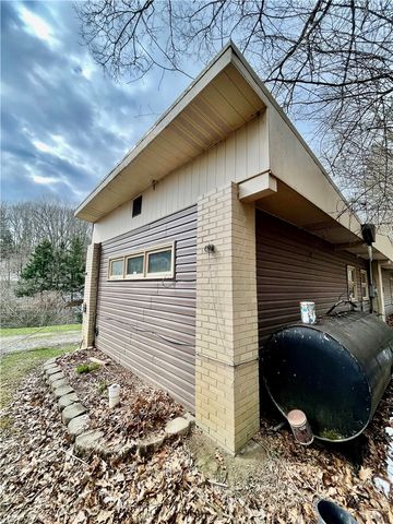 258 Sterling Rd, Darlington, PA 16115
