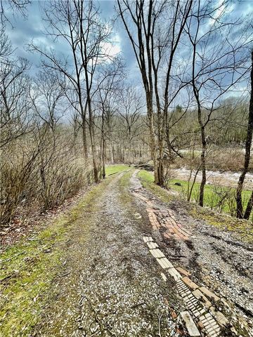258 Sterling Rd, Darlington, PA 16115