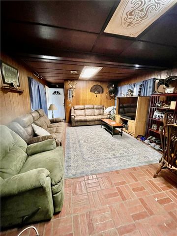 258 Sterling Rd, Darlington, PA 16115