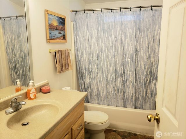 2200 Oak Ave #49, Enumclaw, WA 98022