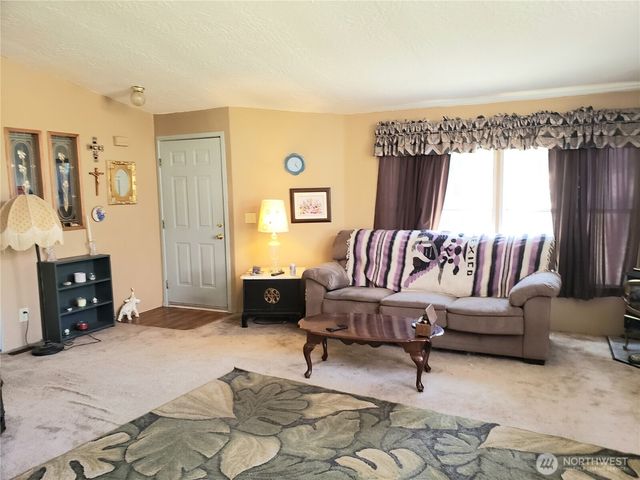 2200 Oak Ave #49, Enumclaw, WA 98022