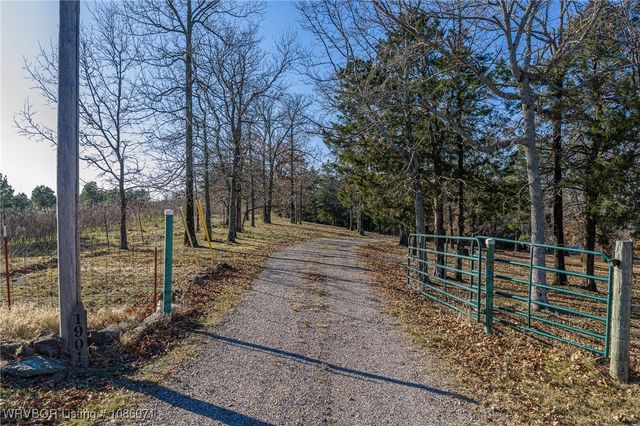 1901 Red Brown Place, Greenwood, AR 72936