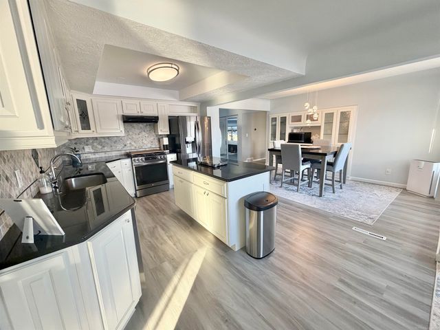 5100 Stellar Rd Road, Shelby Twp, MI 48316