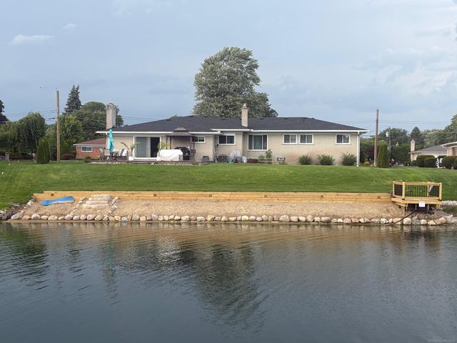 5100 Stellar Rd Road, Shelby Twp, MI 48316