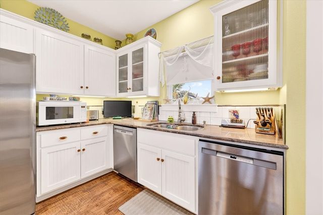 540 Ocean View Dr, Port Aransas, TX 78373
