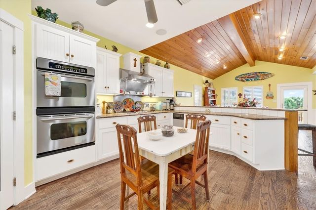 540 Ocean View Dr, Port Aransas, TX 78373