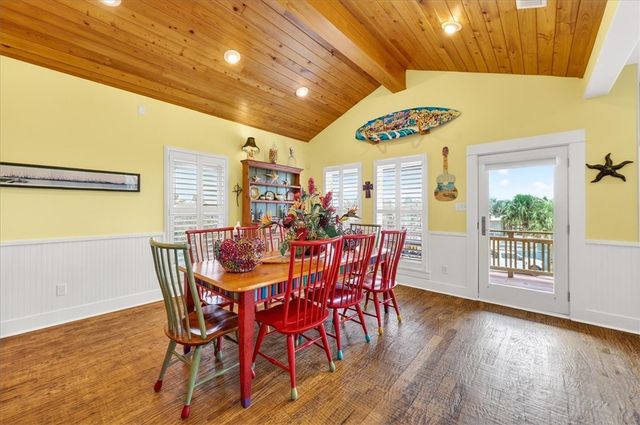 540 Ocean View Dr, Port Aransas, TX 78373