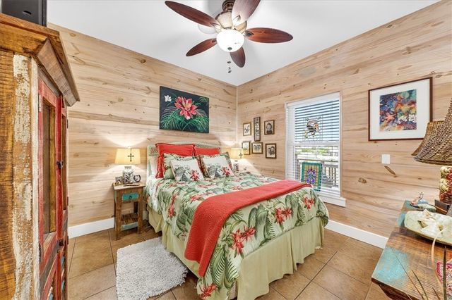 540 Ocean View Dr, Port Aransas, TX 78373