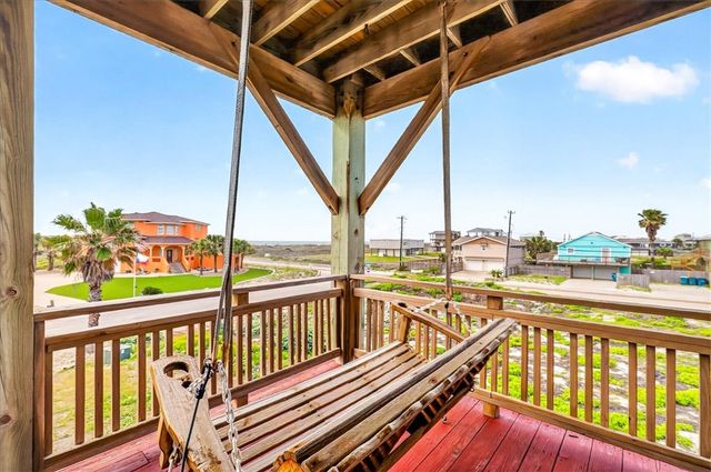540 Ocean View Dr, Port Aransas, TX 78373