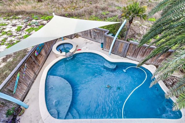 540 Ocean View Dr, Port Aransas, TX 78373