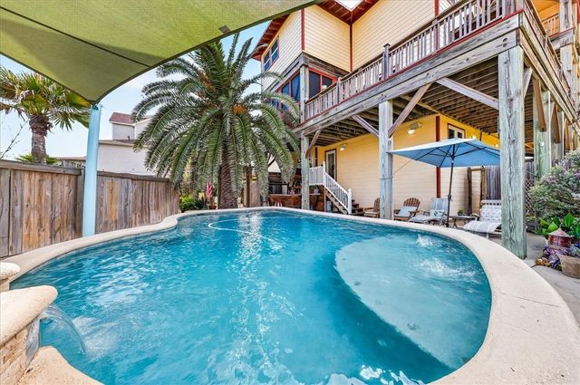 540 Ocean View Dr, Port Aransas, TX 78373