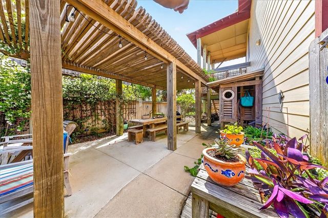 540 Ocean View Dr, Port Aransas, TX 78373