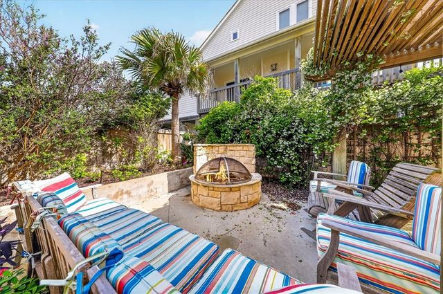 540 Ocean View Dr, Port Aransas, TX 78373