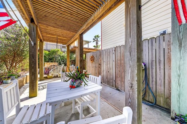 540 Ocean View Dr, Port Aransas, TX 78373