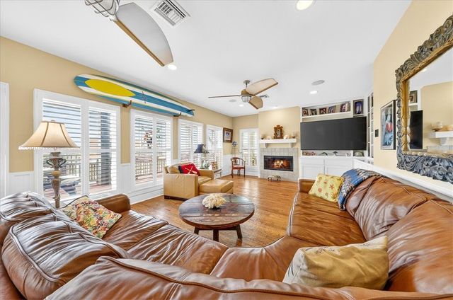 540 Ocean View Dr, Port Aransas, TX 78373