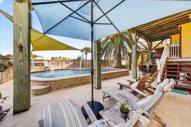 540 Ocean View Dr, Port Aransas, TX 78373