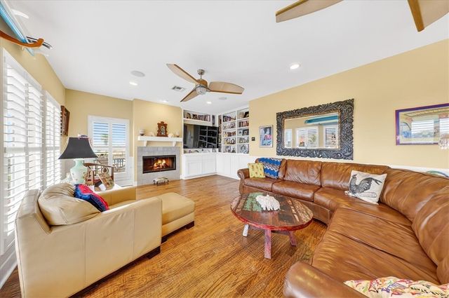 540 Ocean View Dr, Port Aransas, TX 78373