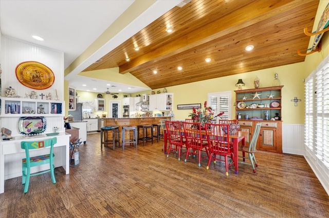 540 Ocean View Dr, Port Aransas, TX 78373