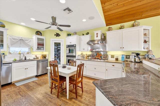 540 Ocean View Dr, Port Aransas, TX 78373