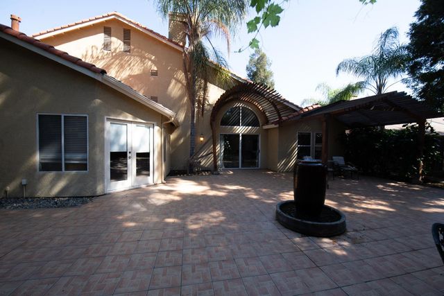 2173 E Muncie Avenue, Fresno, CA 93720