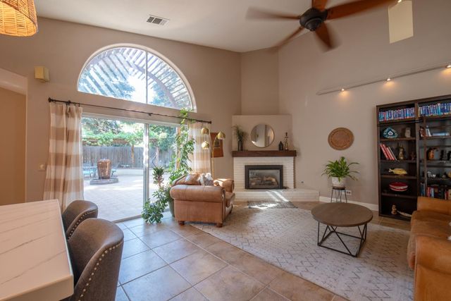 2173 E Muncie Avenue, Fresno, CA 93720