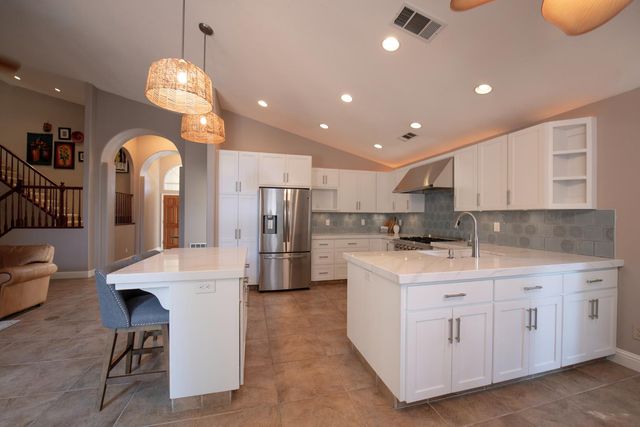 2173 E Muncie Avenue, Fresno, CA 93720