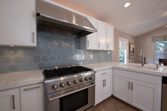 2173 E Muncie Avenue, Fresno, CA 93720