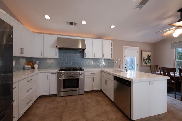 2173 E Muncie Avenue, Fresno, CA 93720