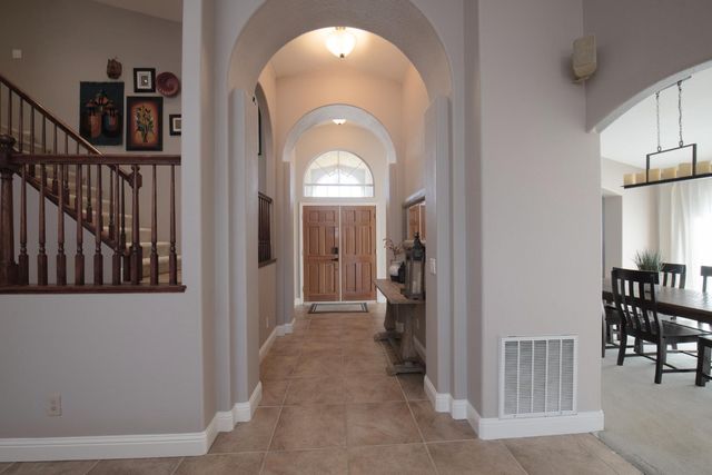 2173 E Muncie Avenue, Fresno, CA 93720